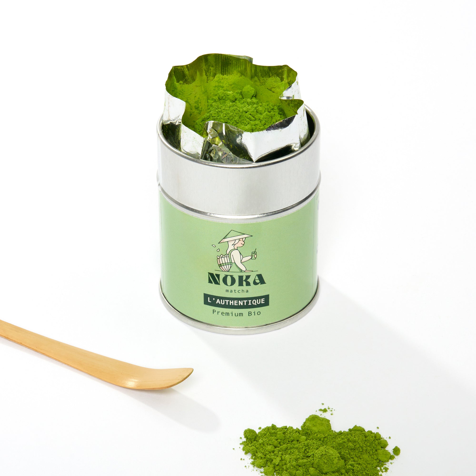 Visuel élégant du matcha noka l'authentique et sa poudre de thé à la magnifique couleur verte